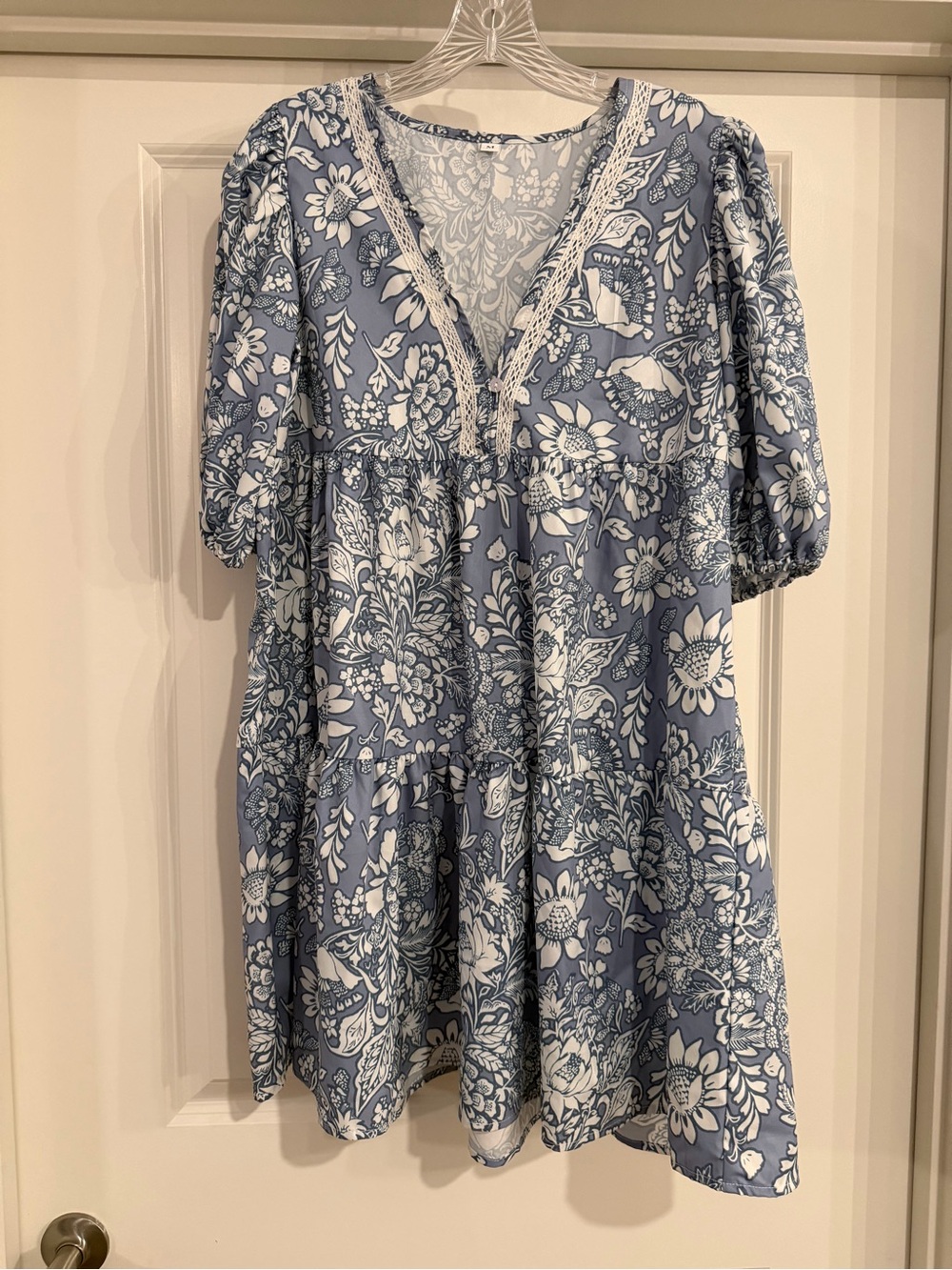 Women's Blue Floral Midi Dress with V-Neck and Lace Trim
